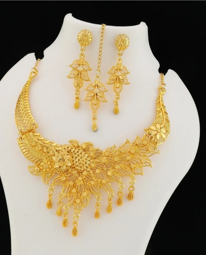 Gold Plated Jewelry Set with Matching Earrings Set and Tikka